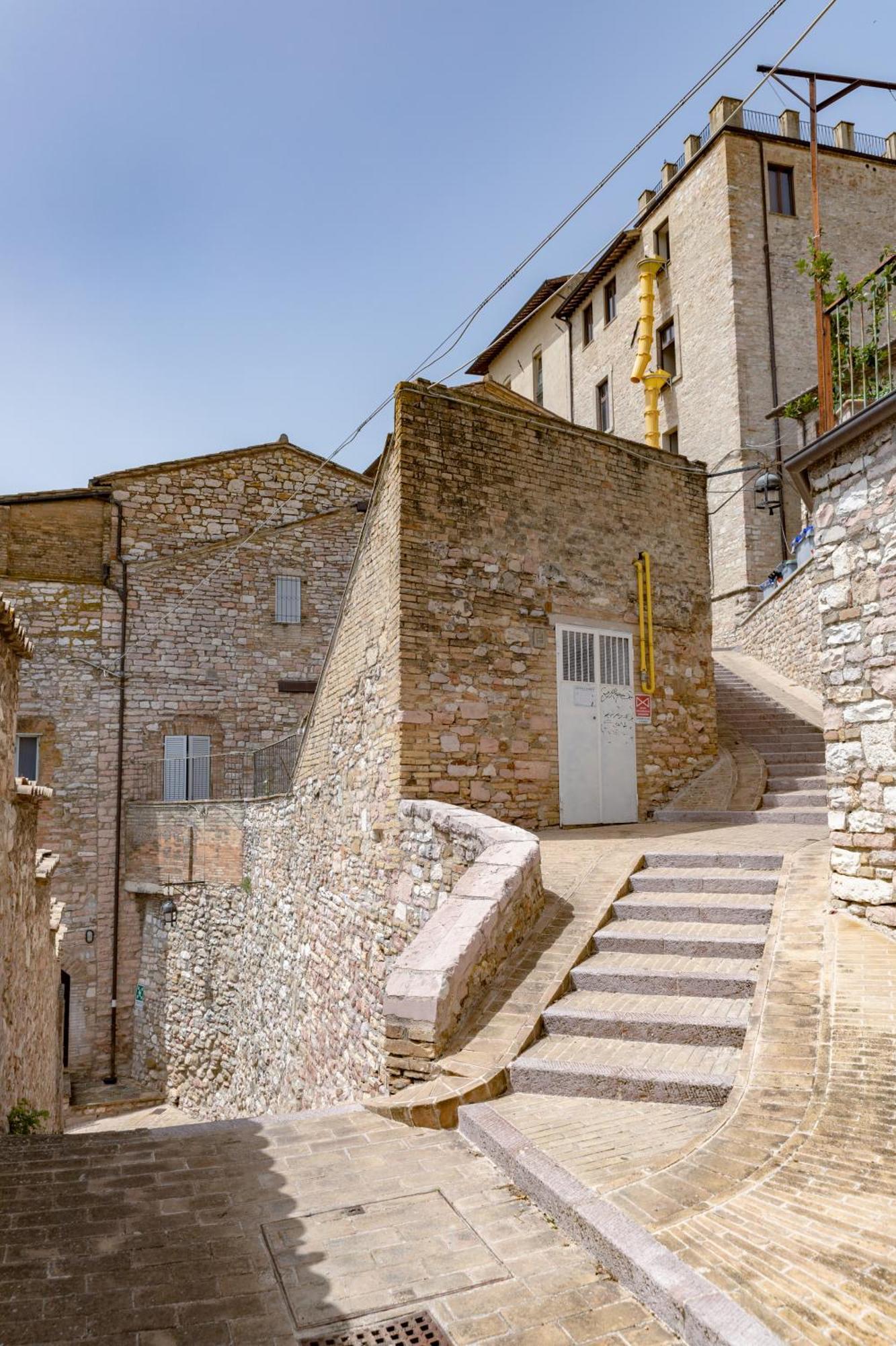 Rustic House, Con Patio E Giardino, Assisi Centro Villa Luaran gambar