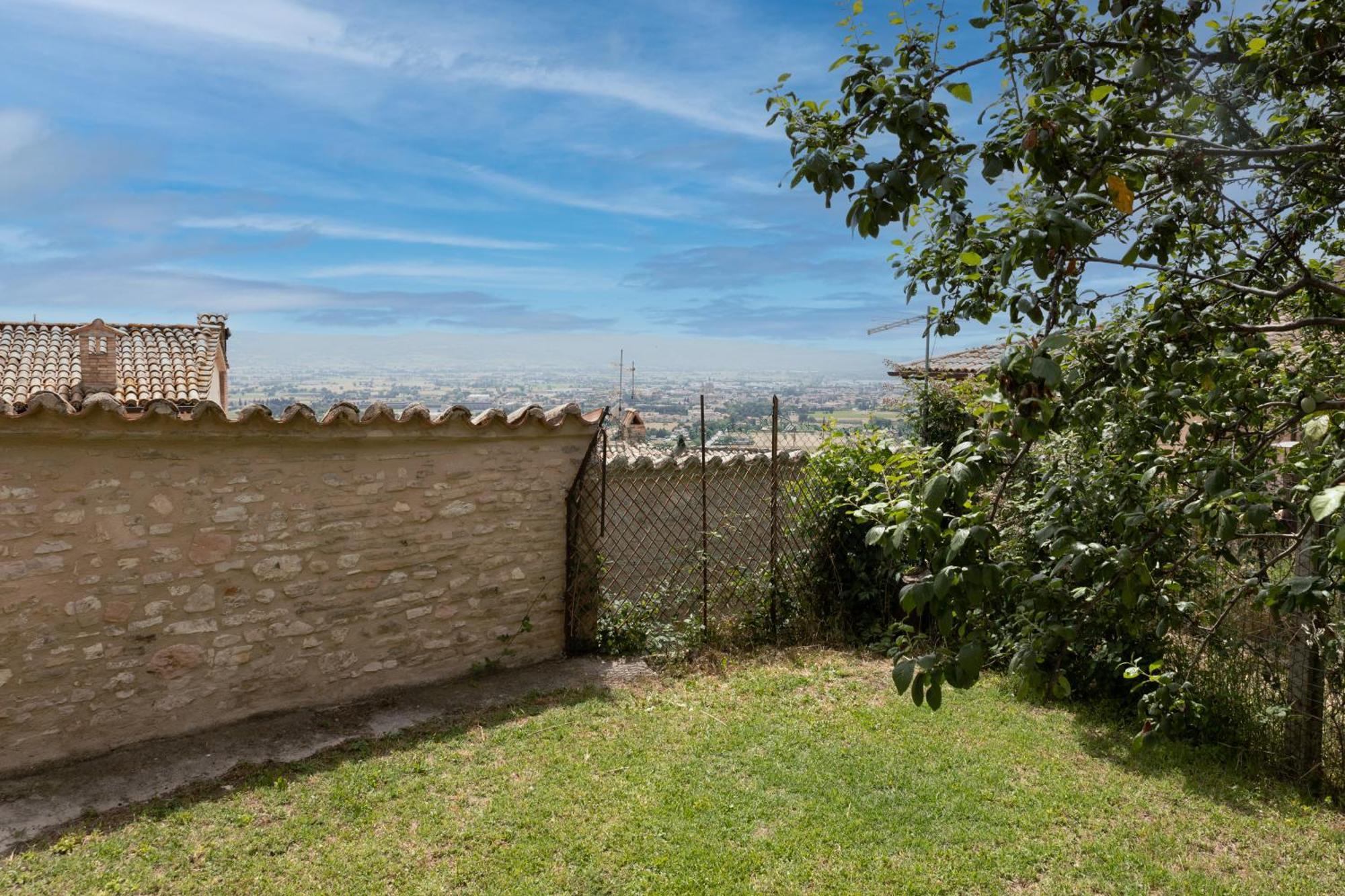 Rustic House, Con Patio E Giardino, Assisi Centro Villa Luaran gambar